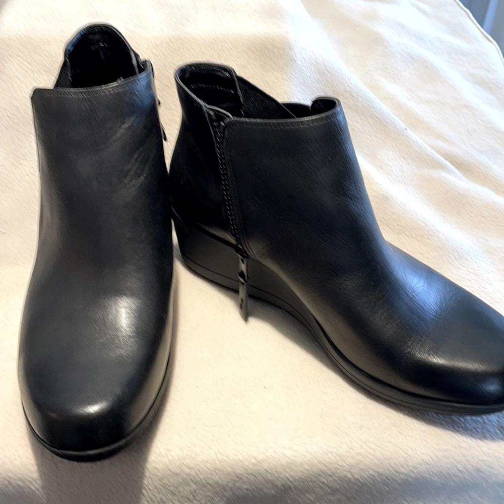 Black Easy Spirit leather wedge boots with zipper size 10